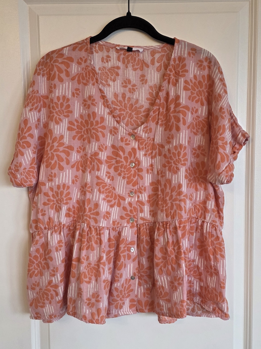 Floral V-Neck Short Sleeve Peplum Top in Coral Pink
